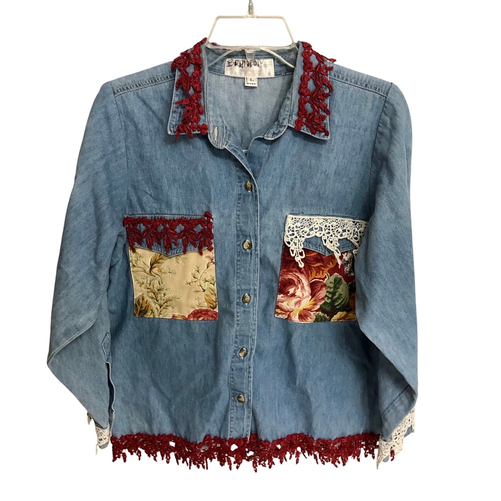 Unique 90s 3/4 Sleeve Chambray‎ Shirt with Lace and Floral Details - Large